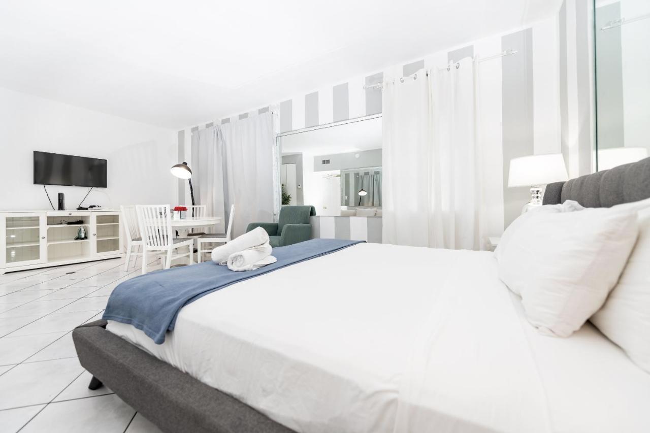 Apartments On Collins Miami Beach Dış mekan fotoğraf